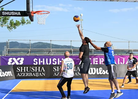 Gənclər və idman naziri Şuşada basketbol oynayıb