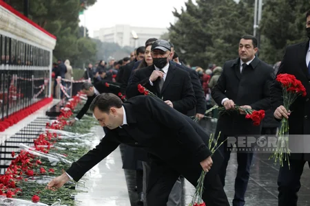 Milli qürur və and yeri - Şəhidlər xiyabanına axın başlayıb - FOTOREPORTAJ