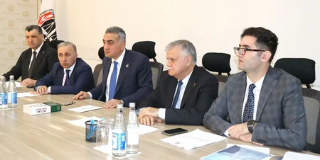 Vəkillər Kollegiyasının sədri vətəndaşları qəbul edib