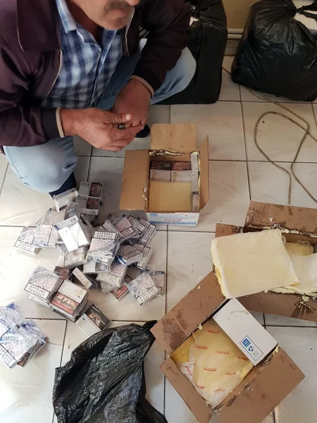 Azərbaycan gömrükçüləri yağ qutularında papiros aşkar edib