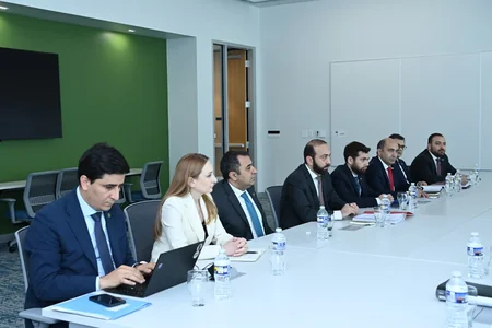 Azərbaycan və Ermənistan xarici işlər nazirlərinin ikitərəfli görüşü başlayıb