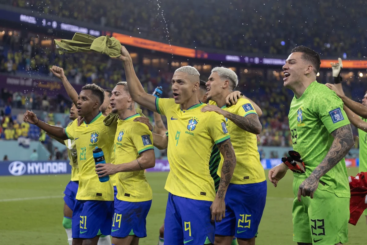 Braziliya və Serbiya yığmaları rekorda imza atıb, iki futbolçu tarixə düşüb