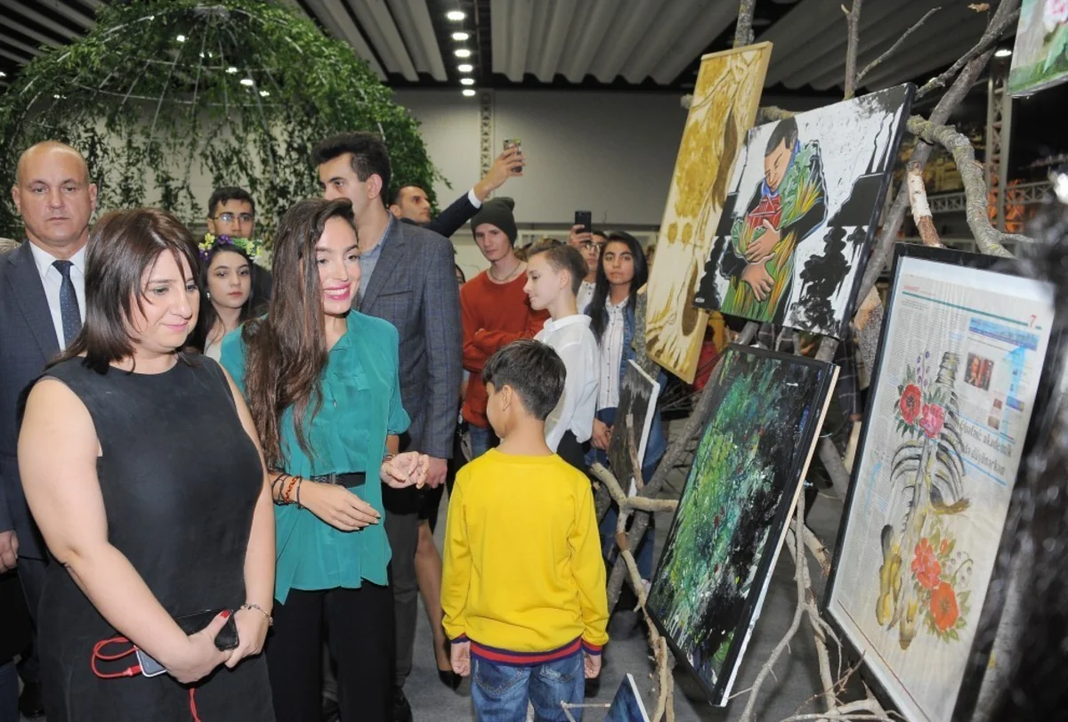 Leyla Aliyeva attends youth exhibition 'Through the eyes of students: Environmental problems of ways of addressing them' - PHOTO
