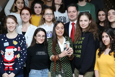 Seçenov Universitetinin Bakı filialında Leyla Əliyevanın təşəbbüsü ilə poeziya gecəsi keçirilib - FOTO