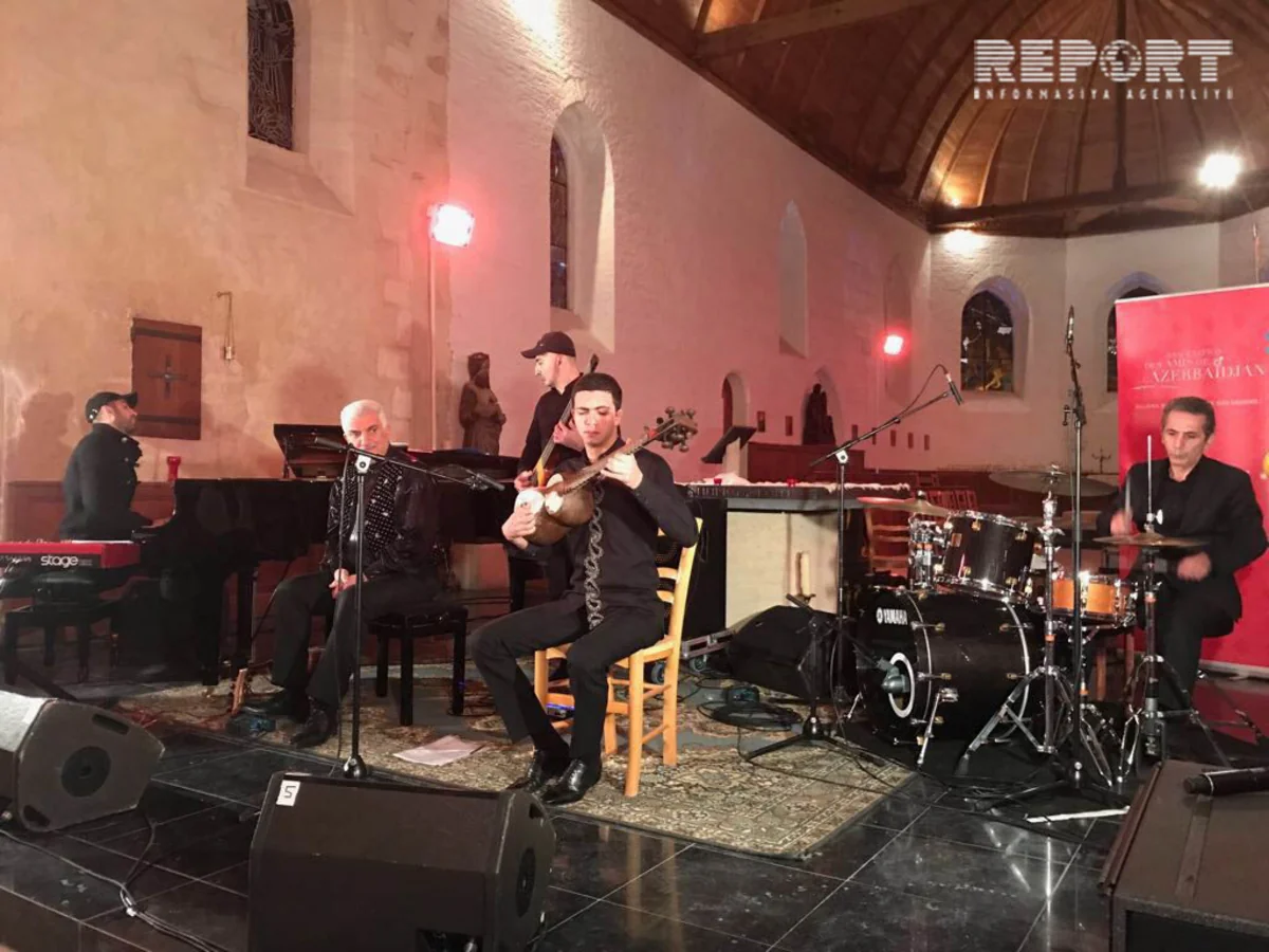 Azərbaycanın “Cəngi” qrupu Fransada konsert verib - FOTO