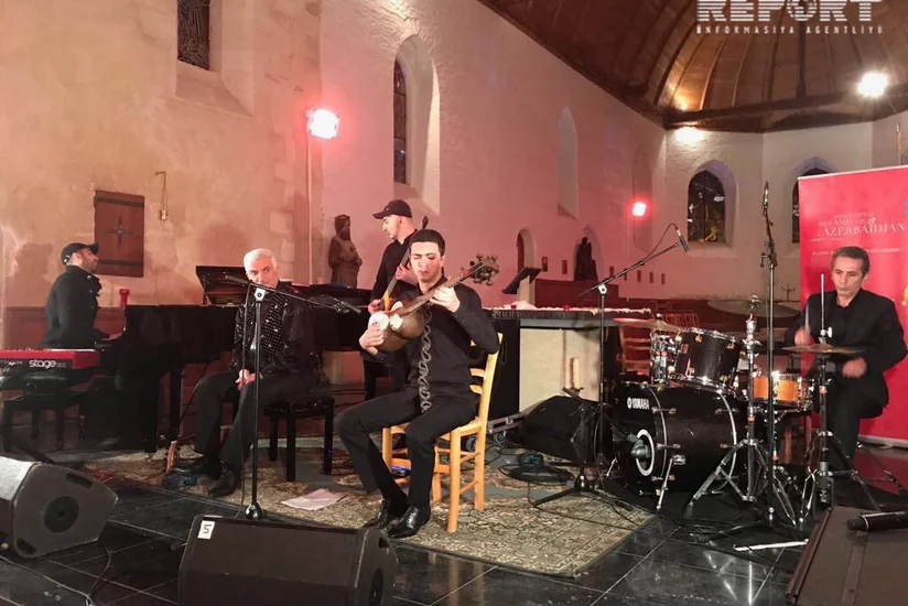 Azərbaycanın “Cəngi” qrupu Fransada konsert verib - FOTO
