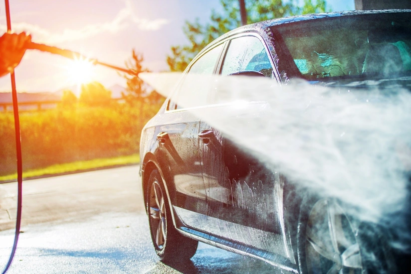 Avtomobil yuyan gənci elektrik cərəyanı vuraraq öldürdü