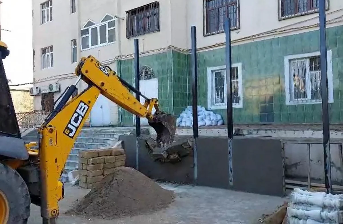 Sumqayıtda qanunsuz tikili sökülüb