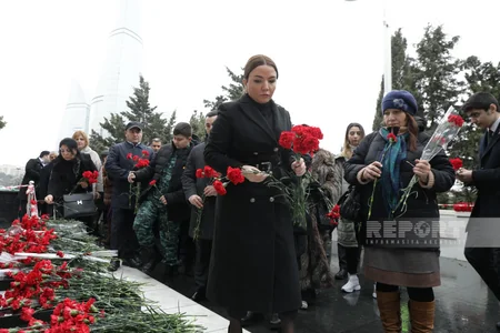 Milli qürur və and yeri - Şəhidlər xiyabanına axın başlayıb - FOTOREPORTAJ