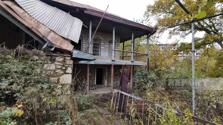 Şuşa bizi bağrına basır...