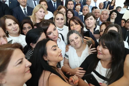 Azərbaycanın Birinci vitse-prezidenti Mehriban Əliyeva məcburi köçkünlərin tədbirində iştirak edib