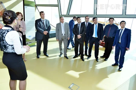 Nazir Əbülfəs Qarayev baş redaktorlarla müzakirələr aparıb