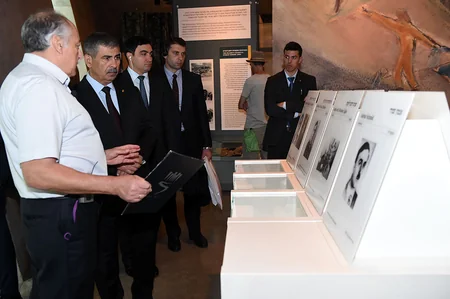Azerbaijan Defense Minister visits Yad Vashem memorial complex