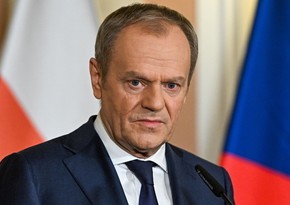 В премьеров Нидерландов и Польши бросили дымовую шашку на памятном мероприятии