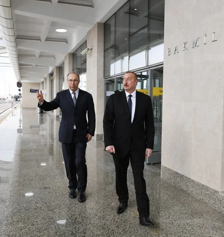 Prezident İlham Əliyev metronun əsaslı şəkildə yenidən qurulan “Bakmil” stansiyasında yaradılan şəraitlə tanış olub - YENİLƏNİB
