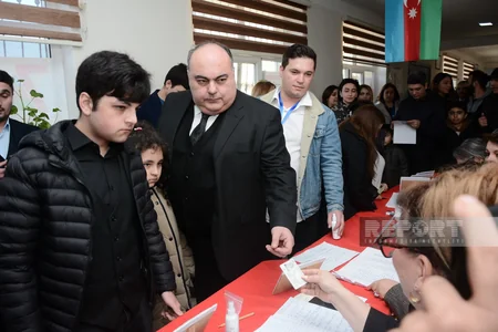 Prezidentliyə namizəd Fuad Əliyev səs verib