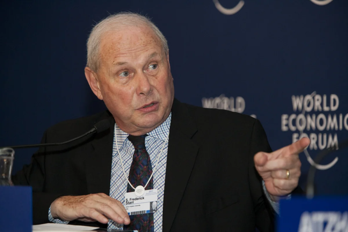 Azerbaijani president awards Dostlug order to Frederick Starr 