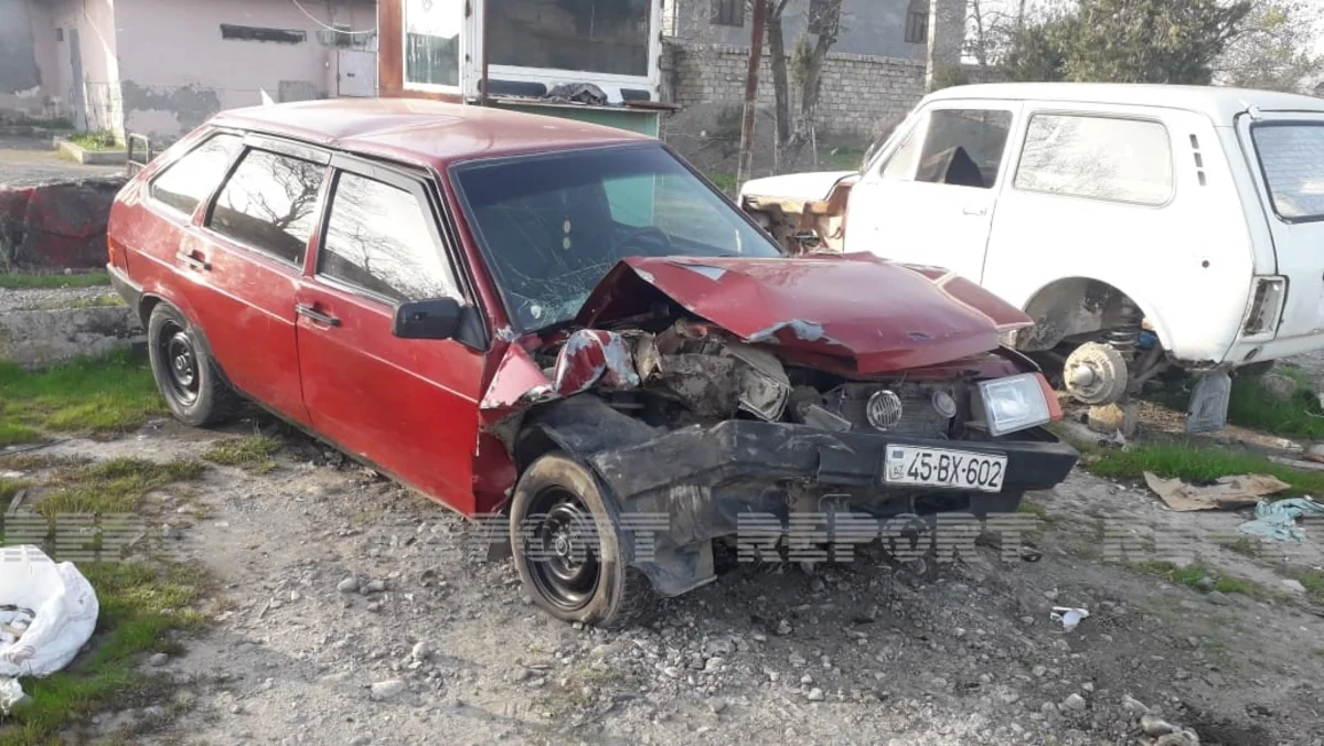 Kürdəmirdə minik və yük avtomobili toqquşub, xəsarət alan var