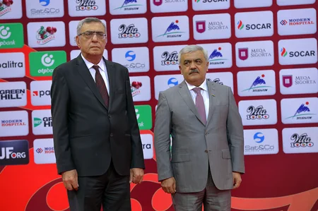 Rövnəq Abdullayev cüdoçumuz Rüstəm Orucovu təltif edib - FOTO