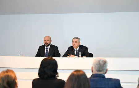 Samir Nuriyev “İçərişəhər” Dövlət Tarix-Memarlıq Qoruğu İdarəsinin yeni sədrini kollektivə təqdim edib