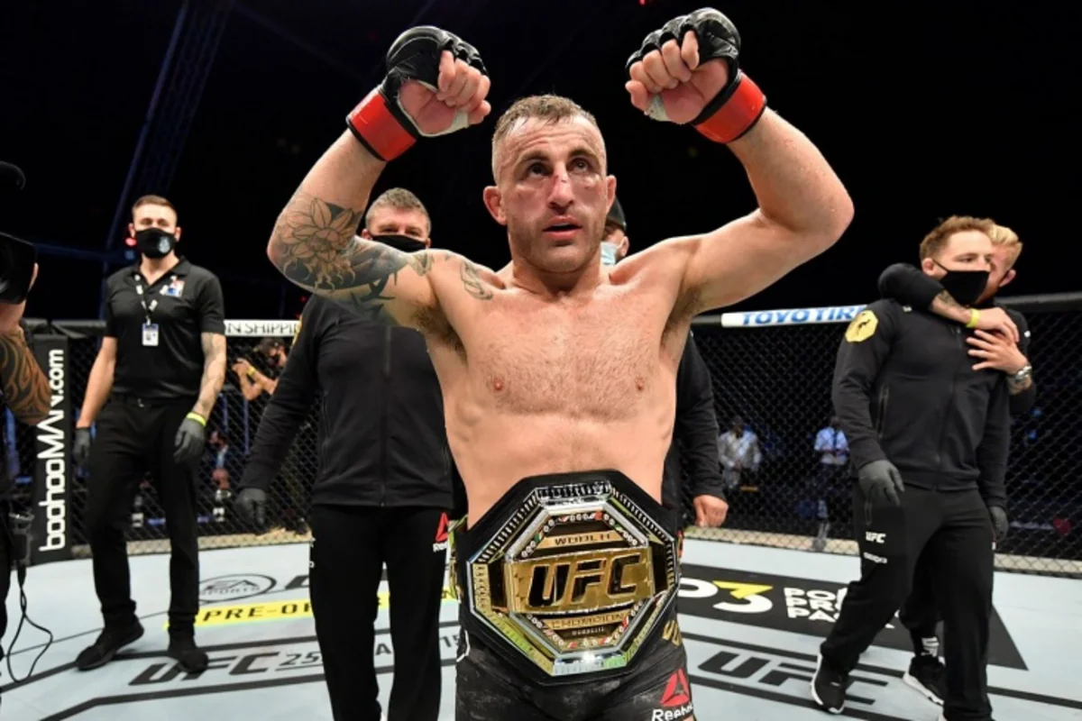 Aleksandr Volkanovski UFC çempionluq kəmərini qaytarıb