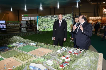 Prezident İlham Əliyev XXV Azərbaycan Beynəlxalq Qida Sənayesi və XIII Azərbaycan Beynəlxalq Kənd Təsərrüfatı sərgiləri ilə tanış olub - YENİLƏNİB