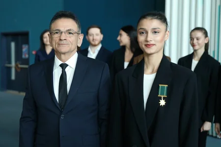Mədət Quliyev gimnastları təltif edib