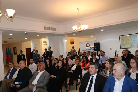 Fuad Muradov Dubayda yaşayan azərbaycanlıların problemlərini dinləyib