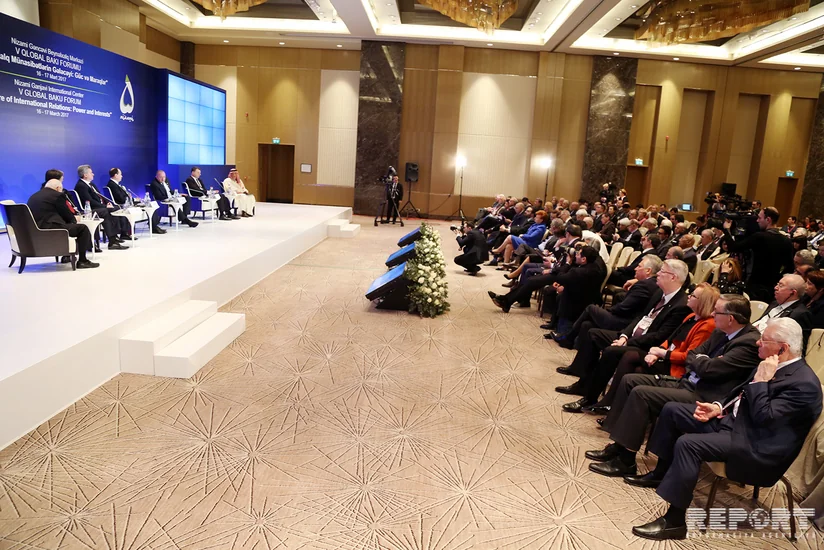 Bir sıra ölkələrin prezidentləri Bakıda beynəlxalq əlaqələr və təhlükəsizlik məsələlərini müzakirə edib