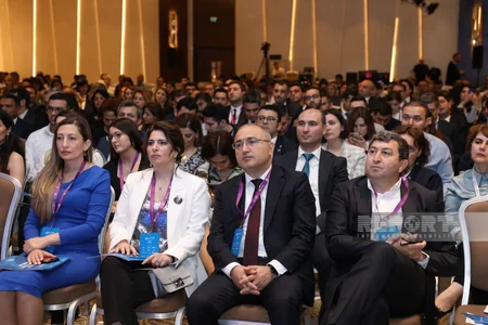 Dünyadakı Azərbaycanlı Təbiblərin Simpoziumunun üçüncü günü öz işinə başlayıb