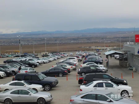 Azerbaijanis buy new and expensive cars, Armenians old and jalopy - REPORT