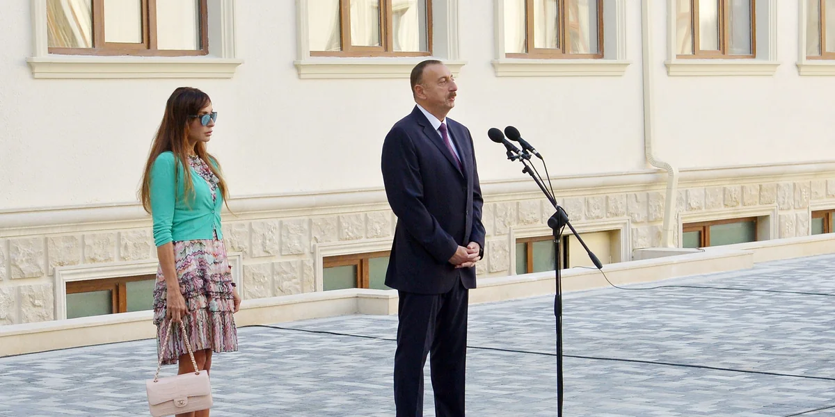 Prezident İlham Əliyev və xanımı yeni inşa olunmuş məktəbin açılışında iştirak ediblər