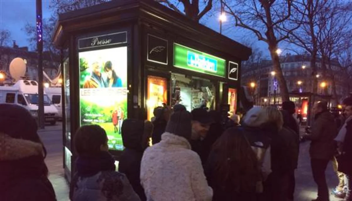 Charlie Hebdo jurnalının yeni nömrəsi dərhal satılıb
