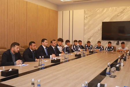 Rəşad Nəbiyev Avropa çempionatında tarixi nəticə göstərən cüdoçuları qəbul edib