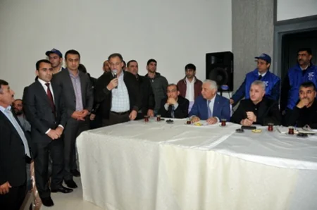 Yasamal seçiciləri: Birmənalı olaraq Ülvi Quliyevə səs verəcəyik - FOTO