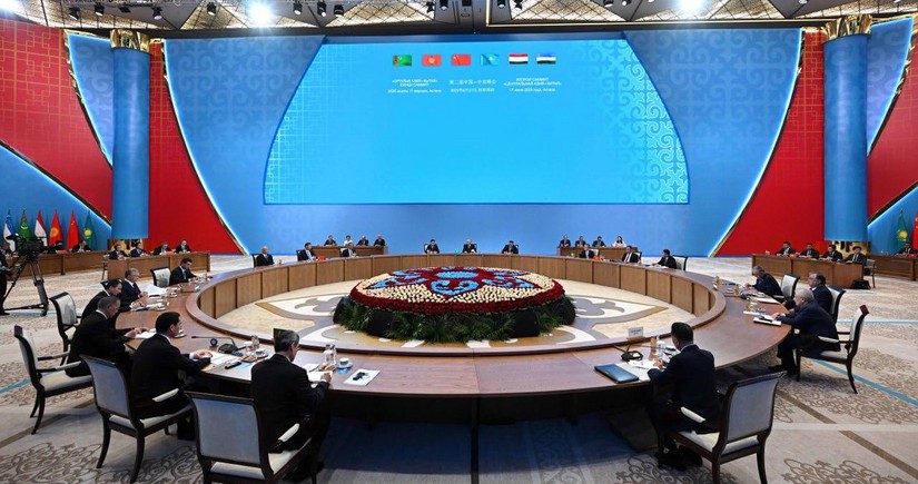 Qazaxıstan Çinlə birgə Kurık limanında nəqliyyat mərkəzi yaratmaq istəyir