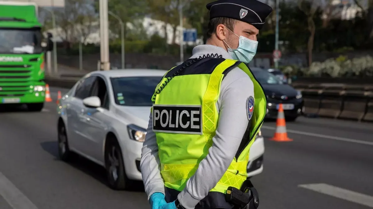 Paris passes into 'red zone'