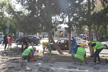 Bakı küçələrində yenidənqurma işləri aparılır