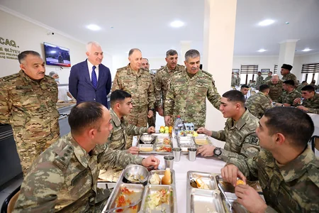 Zakir Həsənov Laçında hərbçilərlə görüşüb, döyüş hazırlığı ilə bağlı tapşırıqlar verib