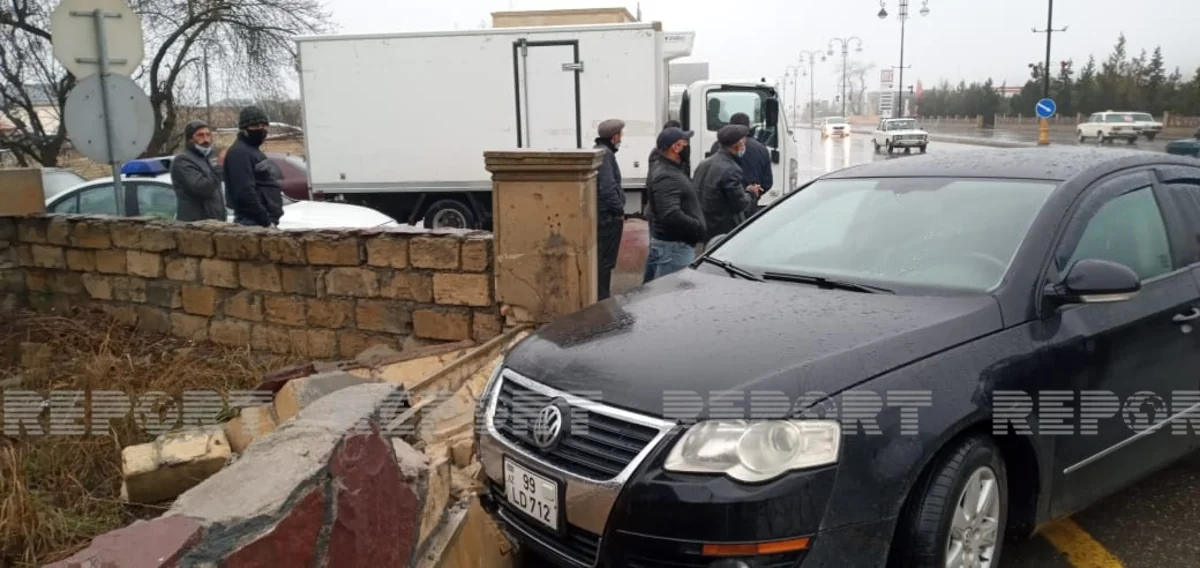 Qubada minik avtomobilləri toqquşub, xəsarət alanlar var