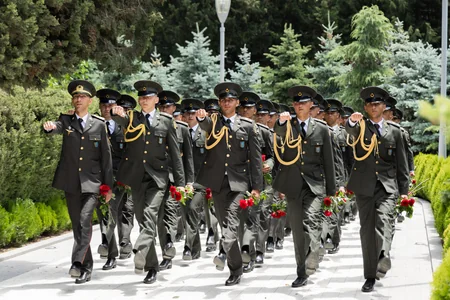 DİN-in kursantları Fəxri xiyabanda Ulu Öndər Heydər Əliyevin məzarını ziyarət ediblər