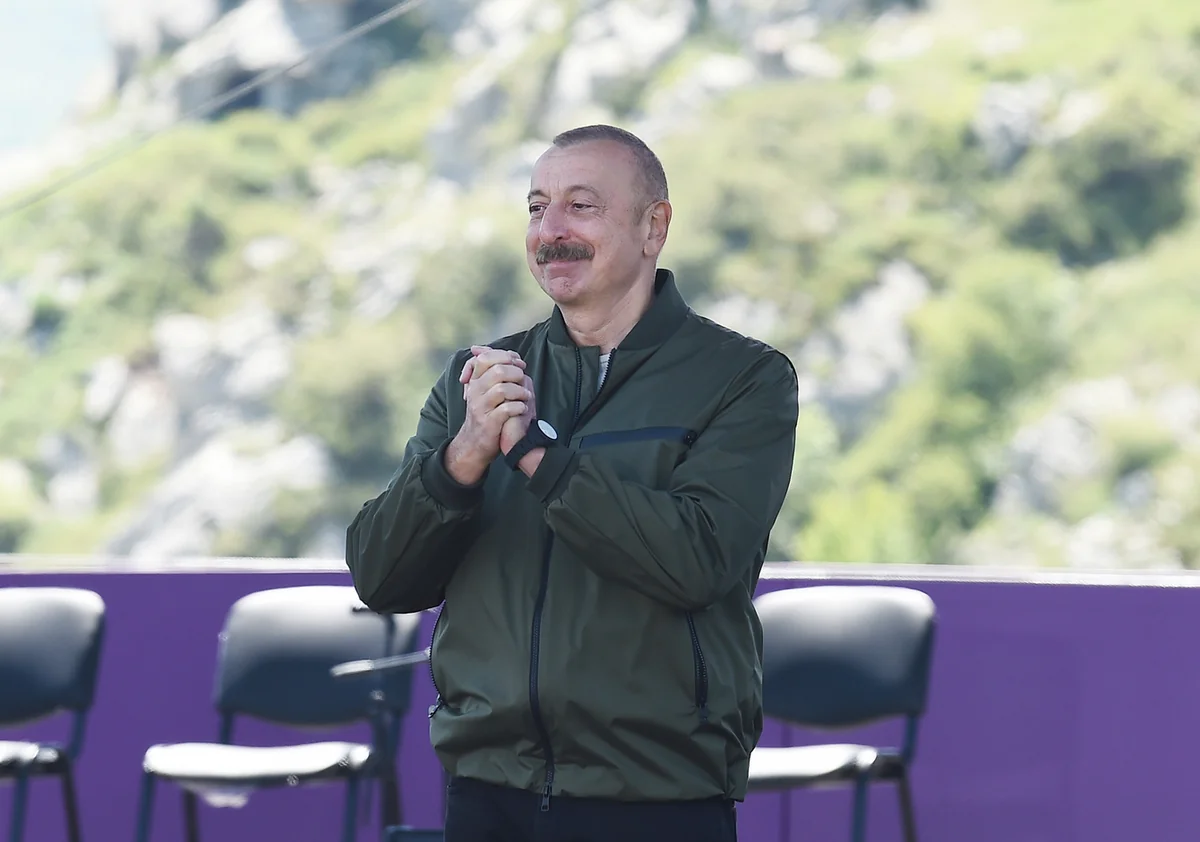 Prezident: Bir çox hallarda ölkədə gedən prosesləri jurnalistlərdən eşidirəm