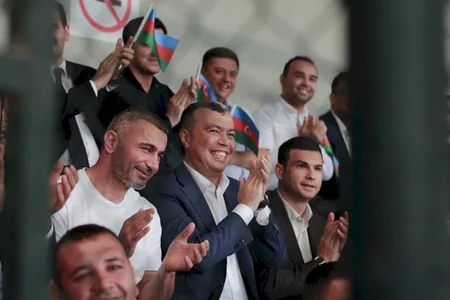 Protezlə təmin edilən qazilər futbol oynayıb