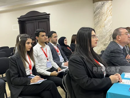 Tələbə-gənclər prezident seçkilərini müşahidə edirlər