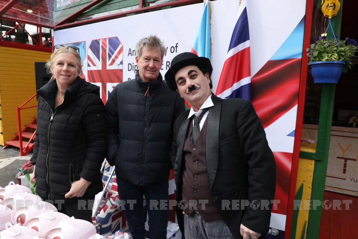 Britaniya səfirliyi Bakıda xeyriyyə yarmarkası təşkil edib