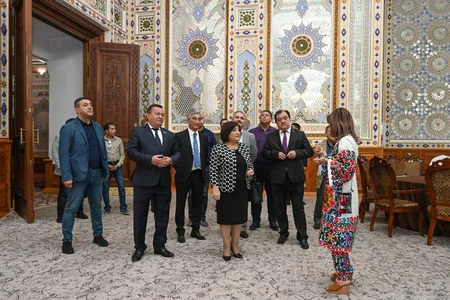 Milli Məclisin nümayəndə heyəti Düşənbədə tarixi-mədəni yerlərlə tanış olub - FOTO