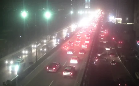 На центральных улицах и проспектах Баку возникли пробки - СПИСОК