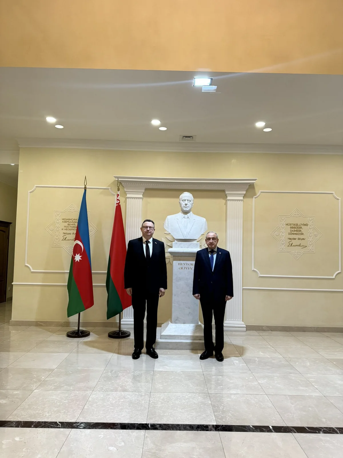 Belarusun yeni səfiri azərbaycanlı həmkarı ilə əməkdaşlıq perspektivlərini müzakirə edib