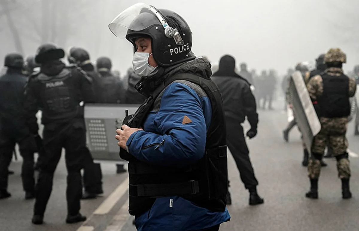 В некоторых районах Алматы слышны выстрелы