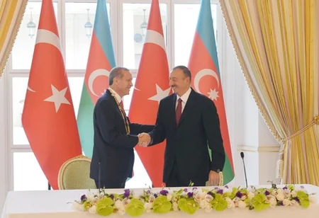 Azərbaycan prezidenti Rəcəb Tayyib Ərdoğana “Heydər Əliyev” ordeni təqdim edib